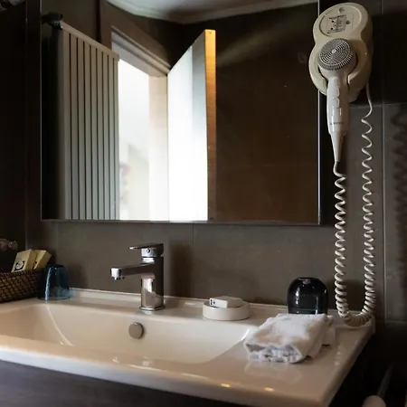 Hotell Elanaz 3*
