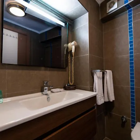 Hotell Elanaz 3*