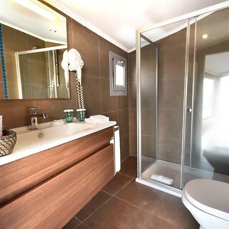 Elanaz Hotell 3*