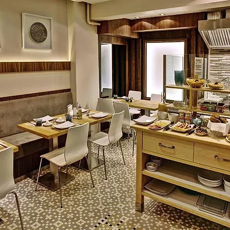 Elanaz Hotell 3*