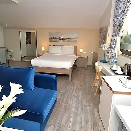 Elanaz Hotel